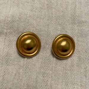 Gold round earrings
